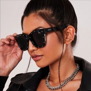 1 left !quay after hours rhinestone Sunnies💕💕